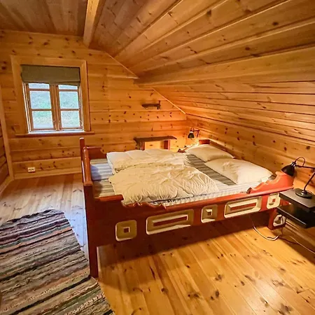 10 Person In Kvinesdal Vatland